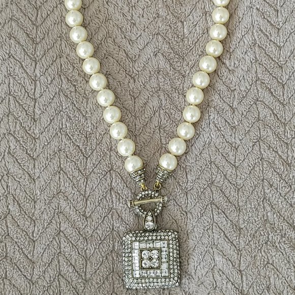 Heidi Daus Swarovski Crystal Necklace with toggle closure - Picture 1 of 16